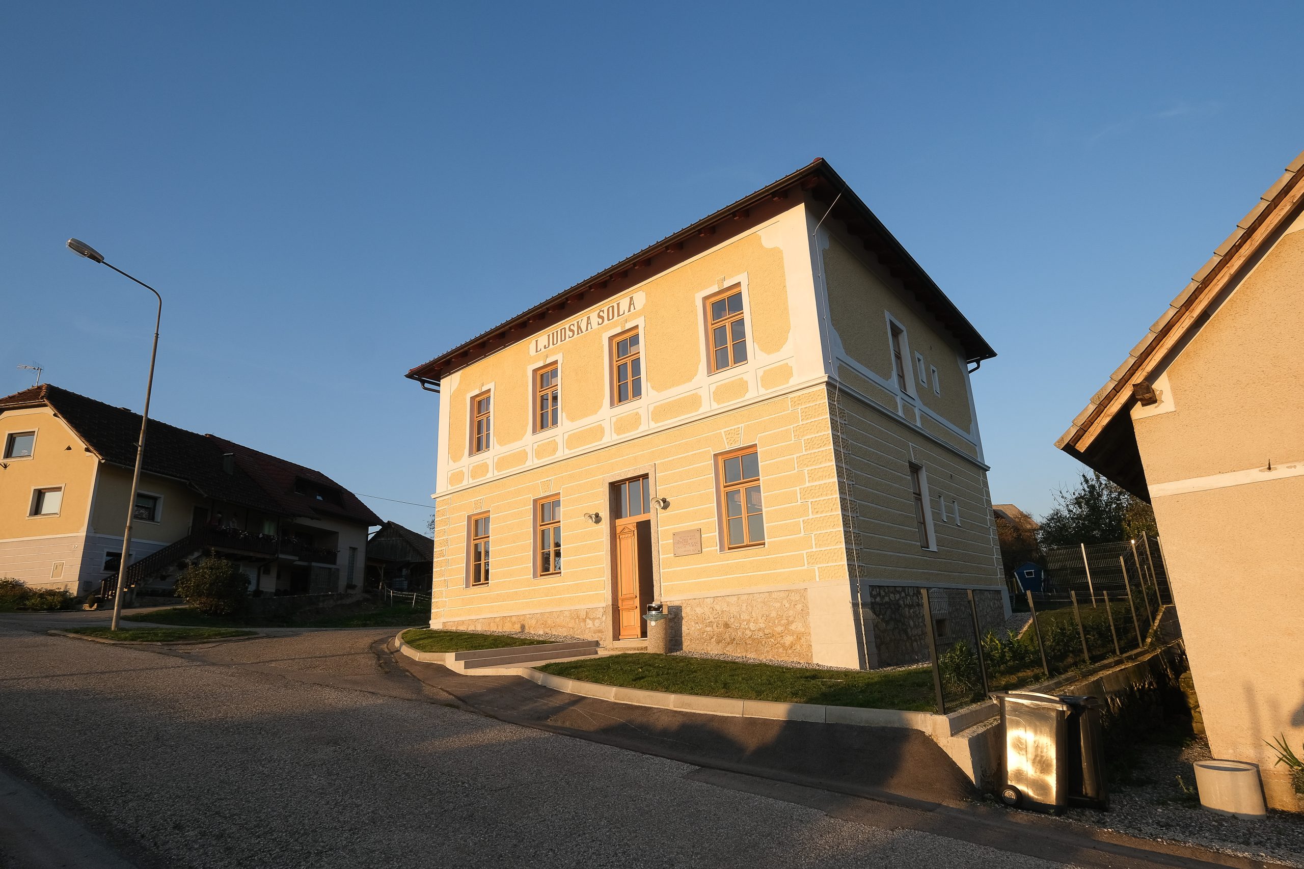 Stara šola Črneča vas (1)